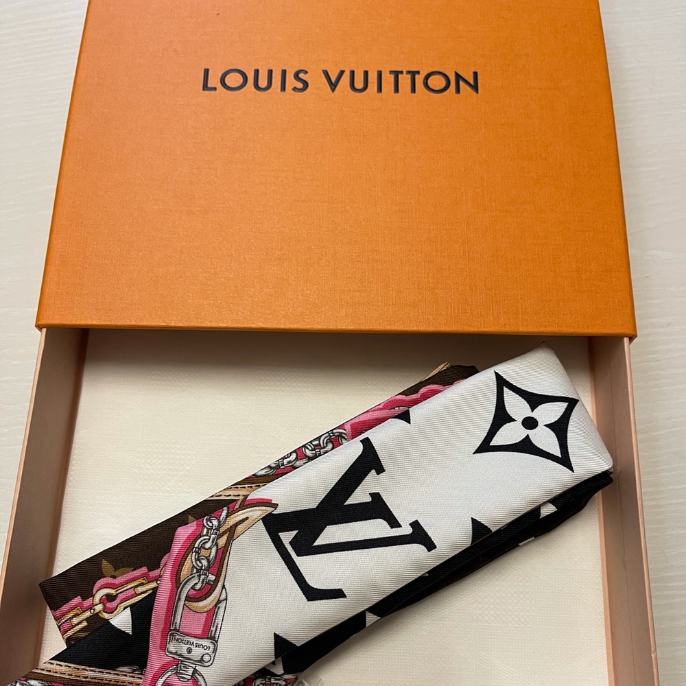 NWT Louis Vuitton Ultimate Monogram BB Bandeau